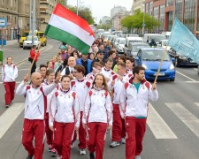 Athletes of the Drug-Free Hungary Marathon run 2,000 miles over 42 days to bring the truth about drugs to the youth of the country.