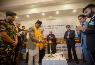 Summit opens with ceremony