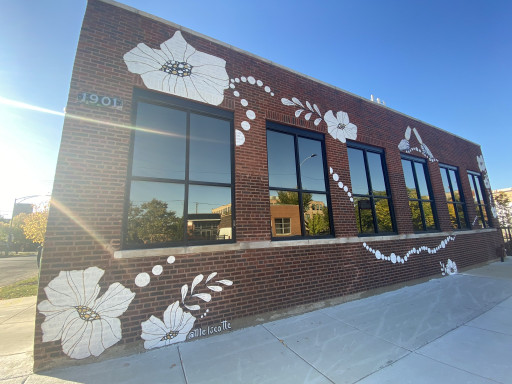 Tablescapes Event Rentals Unveils Building Mural Project With Local Artist on Chicago Headquarters