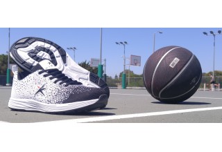 White/black Kicks™