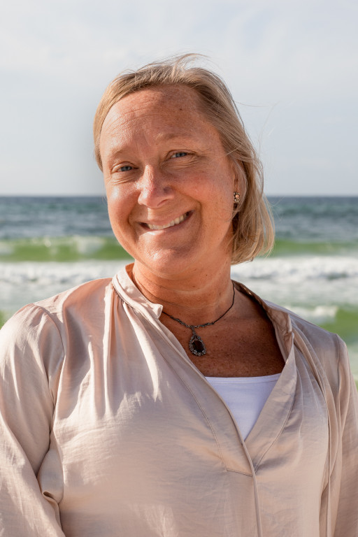 Coastal Vacation Company My Vacation Haven Raises Awareness of Beloved Employee's Urgent Need for Kidney Transplant with a Coastal Vacation Giveaway