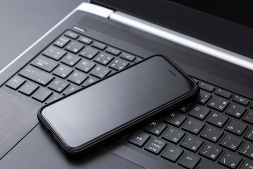 New Analysis Challenges Assumption That Smartphones Are Sufficient for Internet Access