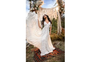 Essense of Australia Presents: All Who Wander