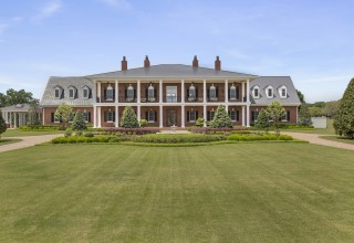 Front View of Umatilla Estate