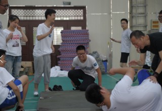 Yuanshang Lin dance with other kids