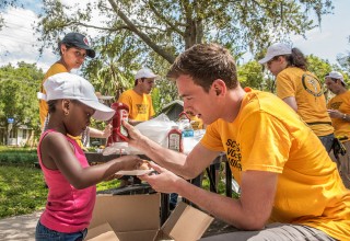Church of Scientology Volunteer Ministers provide hot meals to North Greenwood residents.