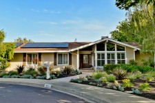 A BAY AREA SOLAR PANEL LEADER BRIGHTENS CUSTOMERS' BOTTOM LINE