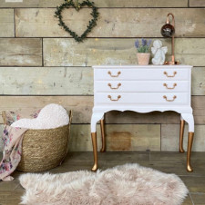 'Paint it Pink' — Chalk-Painted Side Table