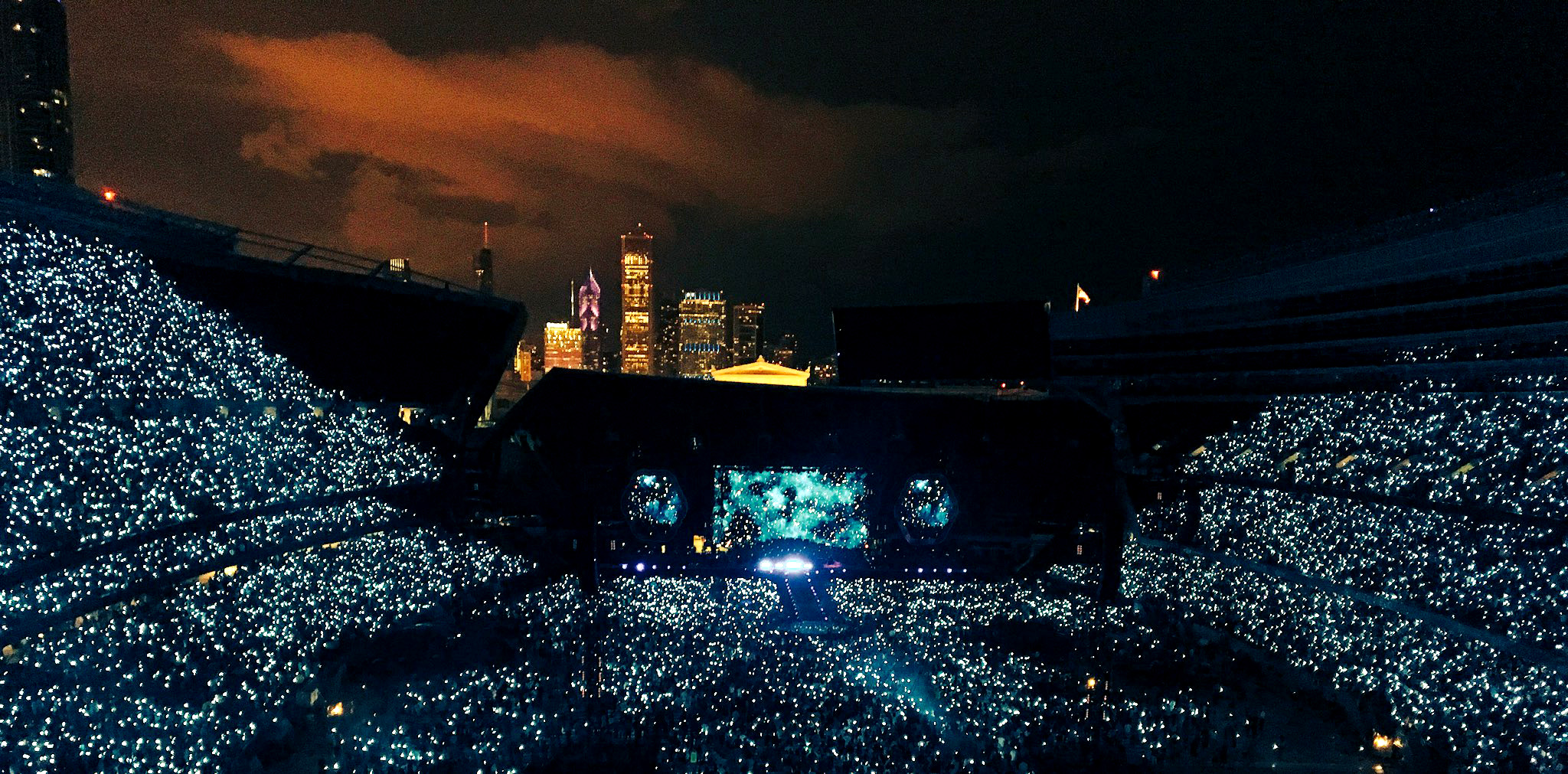 Coldplay Wristbands Light Up Audiences on a Head Full of Dreams Tour