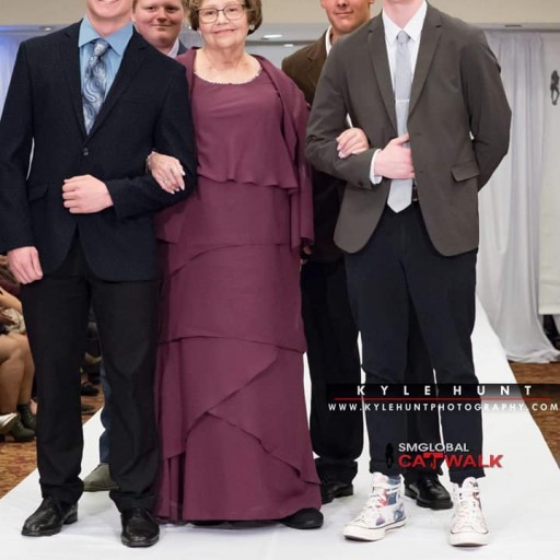 79-Year-Old Grandma and Stage 4 Cancer Survivor Dances on the Catwalk During New York Fashion Week