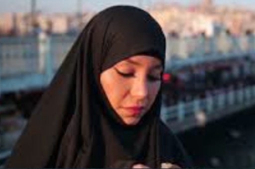 Iranian Journalist Fired in Iran for Wearing Perfume at Work Has Now Launched Her Own Perfume Line