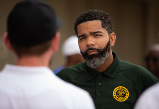 Jackon-Mayor-Chokwe-Antar-Lumumba talking with the NB-Affordable-Team