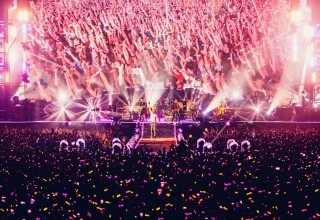 Xylobands Energize Coldplay Fans at the 'A Head Full of Dreams' Concert Tour