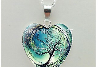 New Divergent Heart-Shaped Tree Pendant