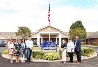 Hollingsworth poses with Hampton Oaks team