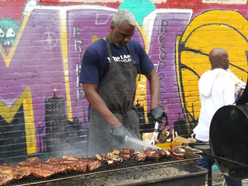 Retired NBA Legend Charles Oakley Kicks Off National Oak Out Hunger Initiative