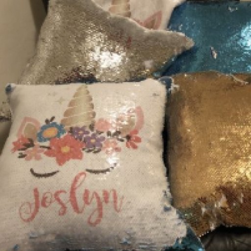 Qstomize.com Reports Sales of More Than 100,000 Sequin Pillows Over 2018 Holiday Season