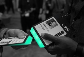 Easy-click wearable for more natural lead capturing