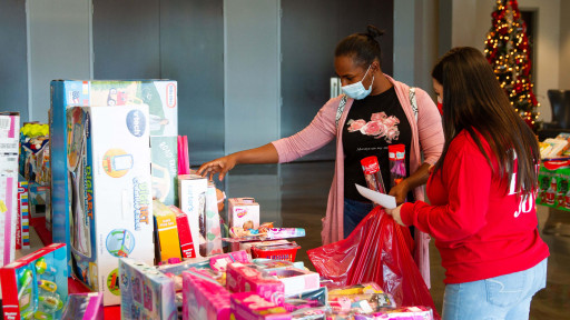 Grace Family Spreading Christmas Cheer in Tampa Neighborhoods