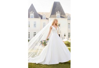 The Spring 2019 Collection by Stella York is Available!