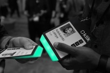 Easy-click wearable for more natural lead capturing