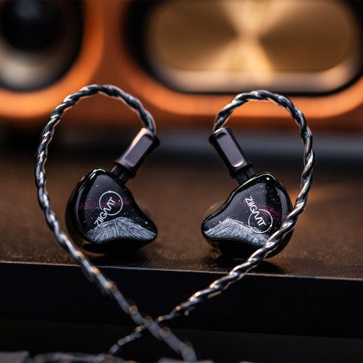 ZiiGaat Unveils Crescent: 2DD+2BA Hybrid IEM With Retro Analog Warmth and Hi-Fi Precision