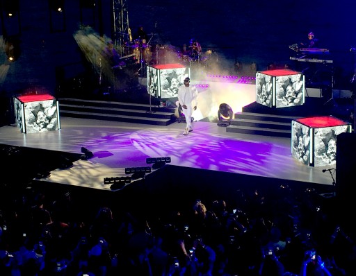 Usher Debuts New Song With Live Performance Using Xylobands LED Wristbands at iHeartRadio Event