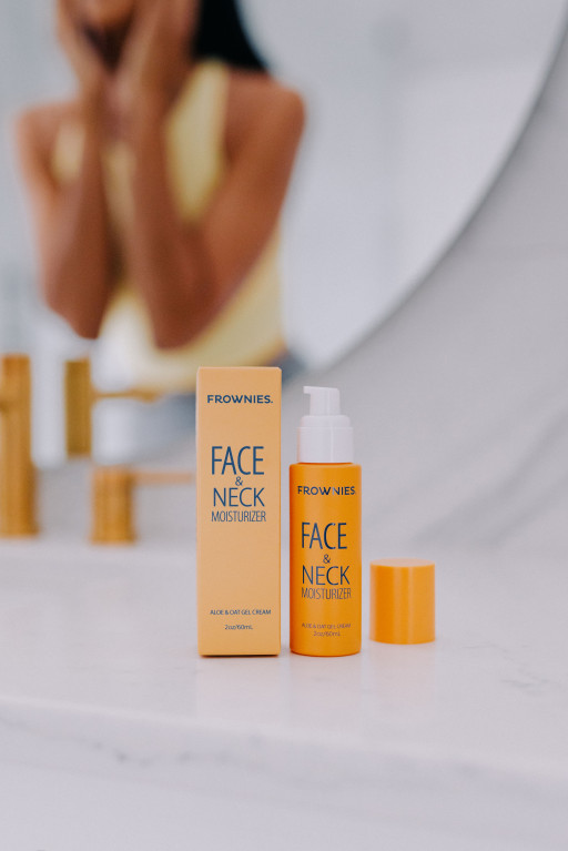 Frownies Unveils New Glass Bottle for Aloe & Oat Gel Moisturizer