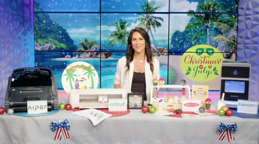Christmas in July: Shopping Expert, Claudia Lombana’s Top Holiday Deals and Summer Savings on TipsOnTV