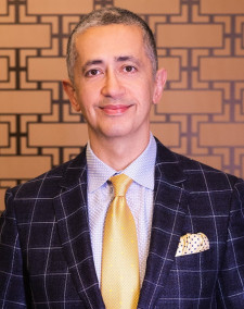 Dr. Naderi focuses exclusively on facial procedures and continuously refines his techniques using the latest advancements in aesthetic medicine.