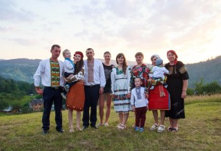 Three Snails empowers local artists and promote Ukrainian culture through authentic handicrafts